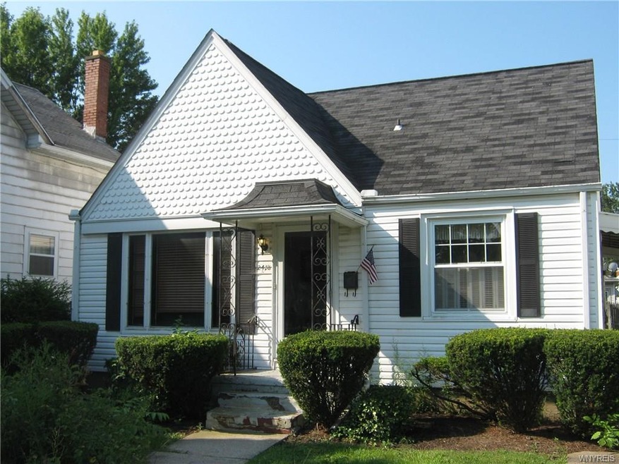 Move in ready 3 Bedroom cape with 1.5 baths