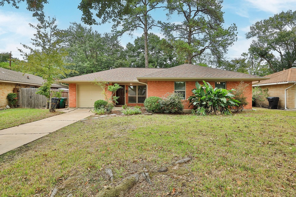 1018 W 31st St, Houston, TX 77018 - photo 1