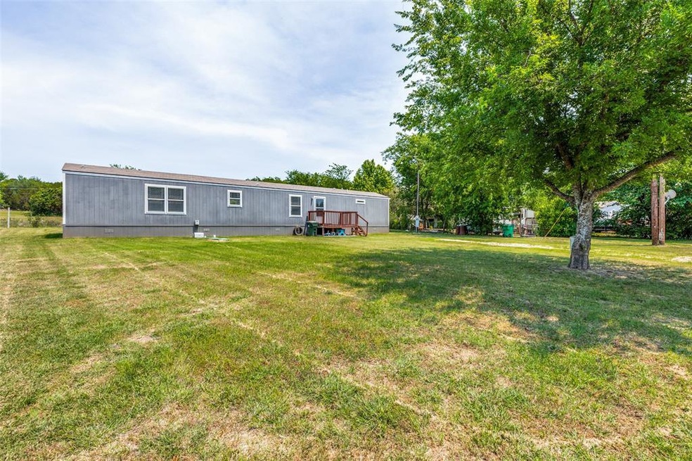 717 Sun Ct, Granbury, TX 76049 - photo 1