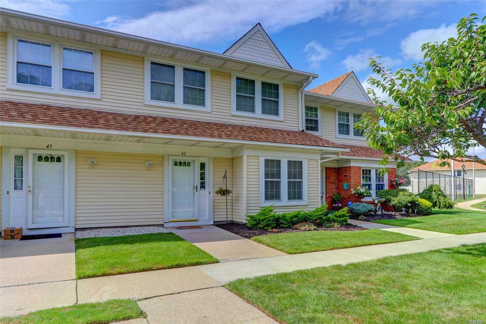 42 Gazebo Ln, Holtsville, NY 11742 - photo 1