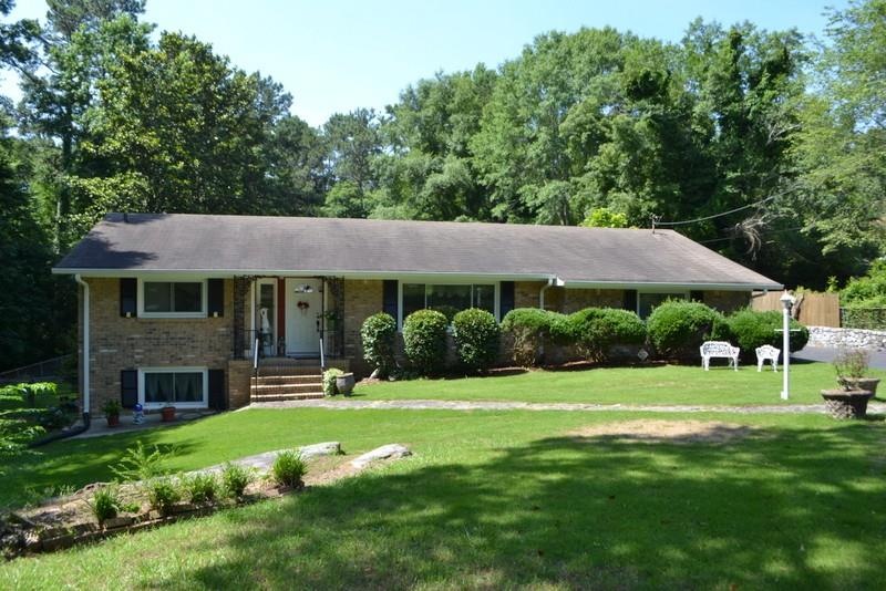 4 SIDES BRICK RANCH ON 1.6 ACRES! FENCED BACKYARD!