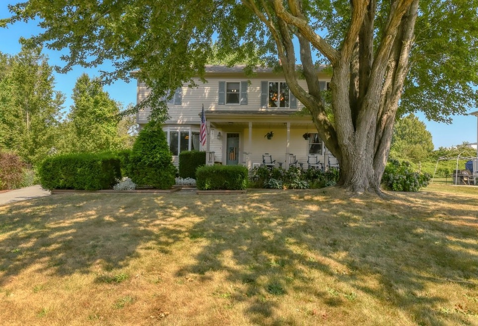 11 Chestnut Hill Rd, Middletown, RI 02842 - photo 1