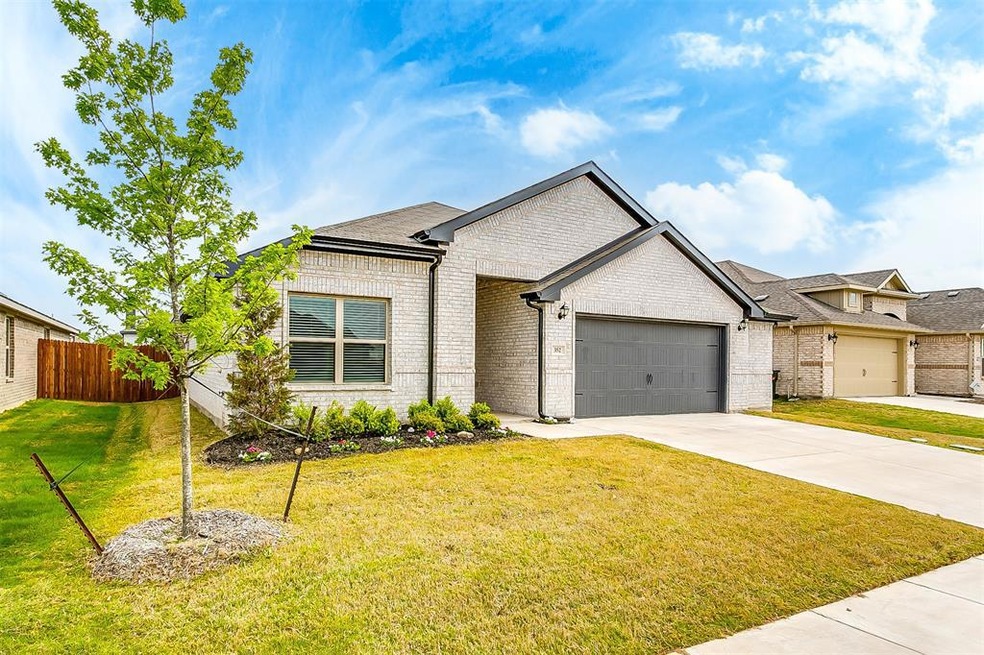 352 Bonita St, Weatherford, TX 76087 - photo 1