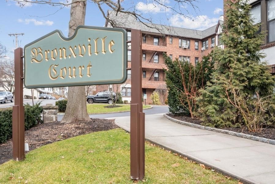 246 Bronxville Rd unit J1, Bronxville, NY 10708 - photo 1
