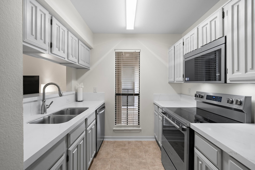 3500 Tangle Brush Dr unit 28, the Woodlands, TX 77381 - photo 1