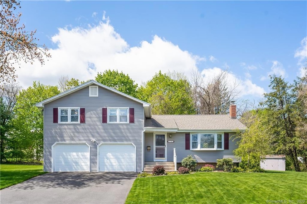 182 W Ridge Dr, West Hartford, CT 06117 - photo 1