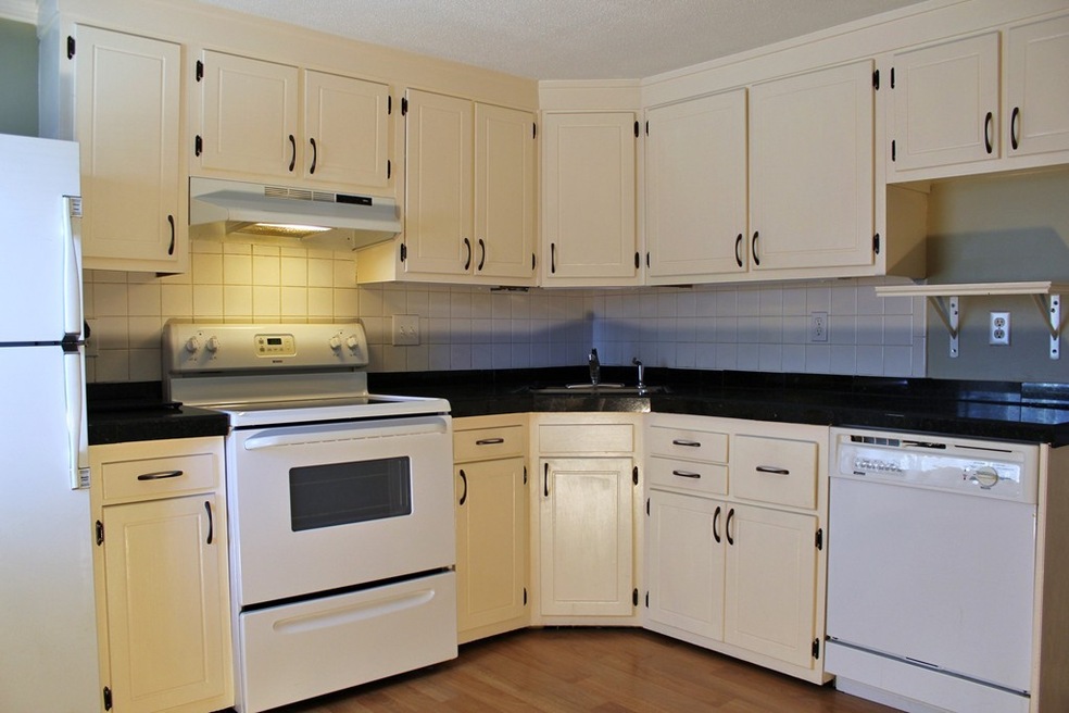 124 Addison St unit 4, Chelsea, MA 02150 - photo 1