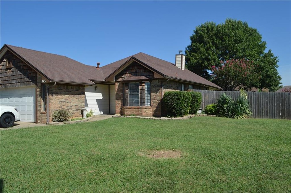 1113 NE 24th St, Moore, OK 73160 - photo 1