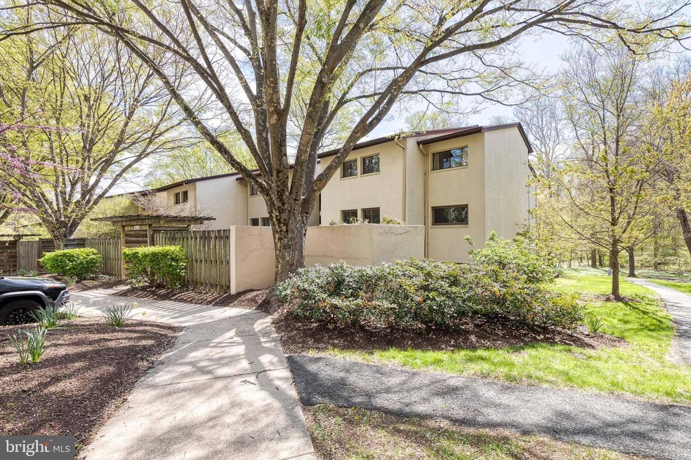 5709 Harpers Farm Rd unit F, Columbia, MD 21044 - photo 1