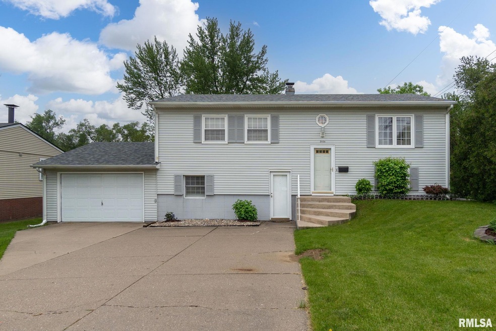 2404 W 46th St, Davenport, IA 52806 - photo 1