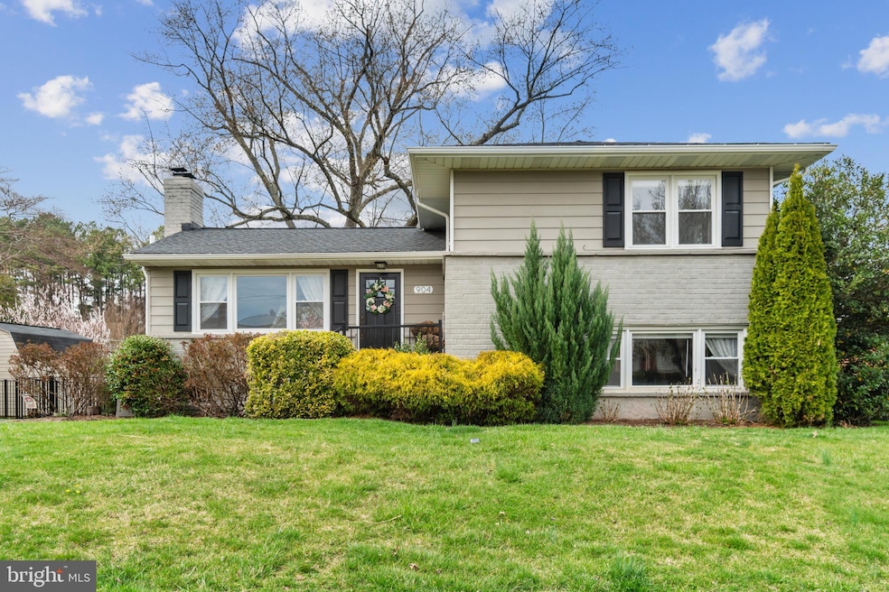 904 Shelley Rd, Towson, MD 21286 - photo 1