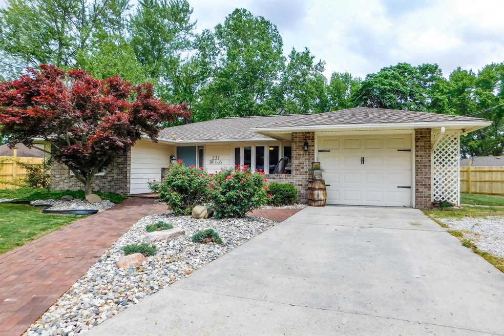 221 Toll Cir, Bluffton, IN 46714 - photo 1