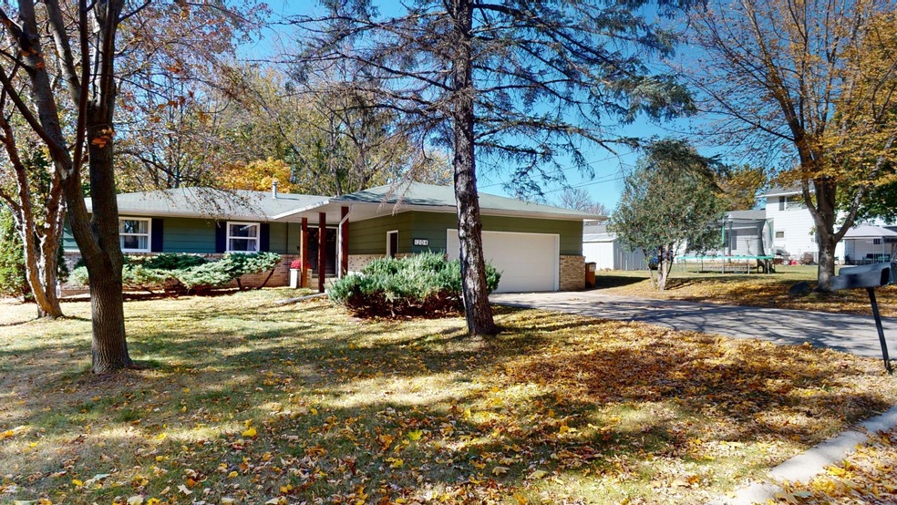 1204 Swanhill Dr, Albert Lea, MN 56007 - photo 1