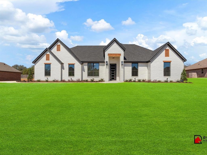 3607 Upper Lake Cir, Granbury, TX 76049 - photo 1