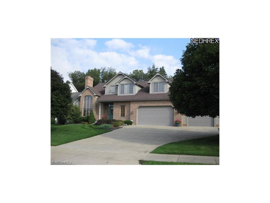 Welcome home to 2043 Kingscote Circle!