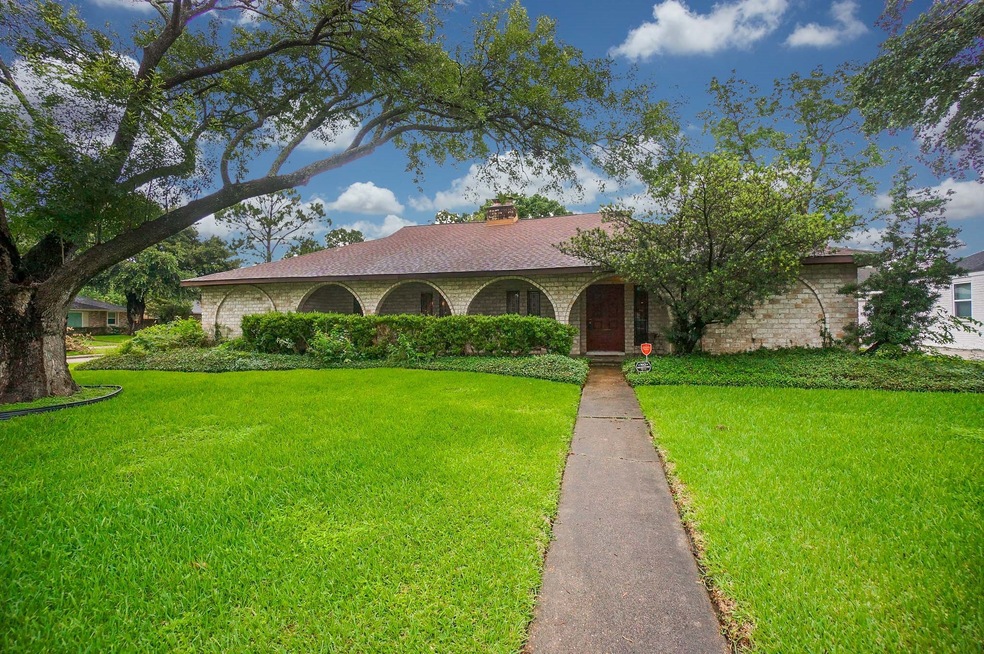 Over 10,440 sf Corner Lot in Sharpstown Country Club section. Deed restricted established community.