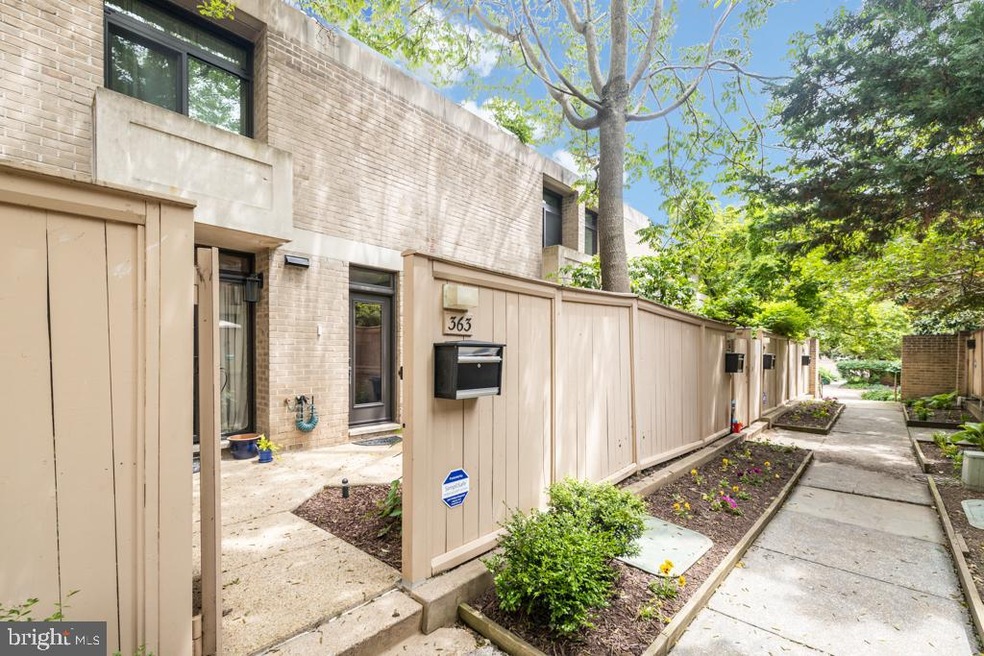 363 N St SW unit 363, Washington, DC 20024 - photo 1