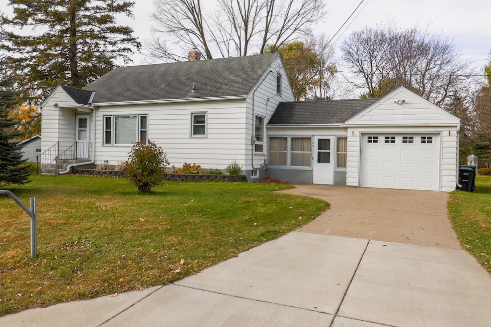 104 11th St SW, Little Falls, MN 56345 - photo 1