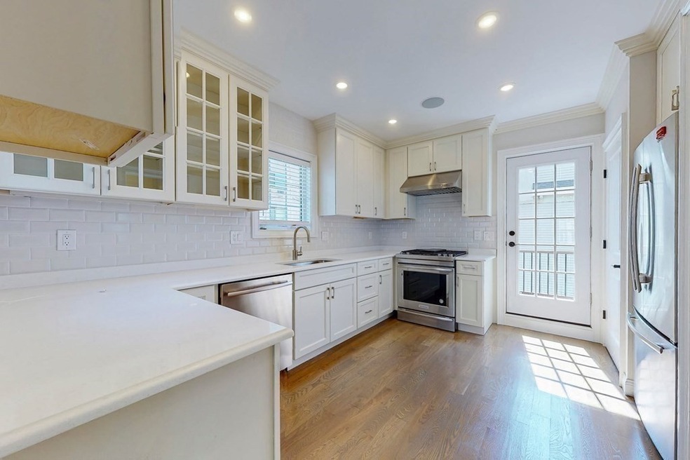 102 Beacon St unit 1, Somerville, MA 02143 - photo 1