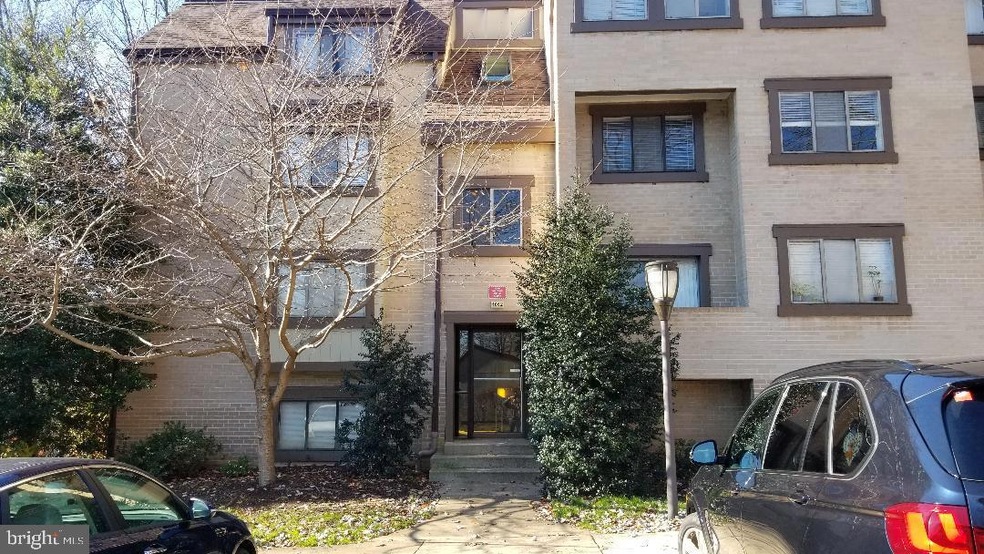 1662 Parkcrest Cir unit 2A/301, Reston, VA 20190 - photo 1