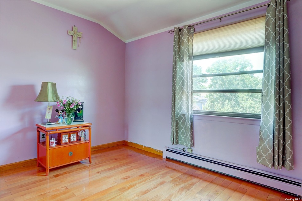 7215 Little Neck Pkwy unit GV112H, Glen Oaks, NY 11004 - photo 1