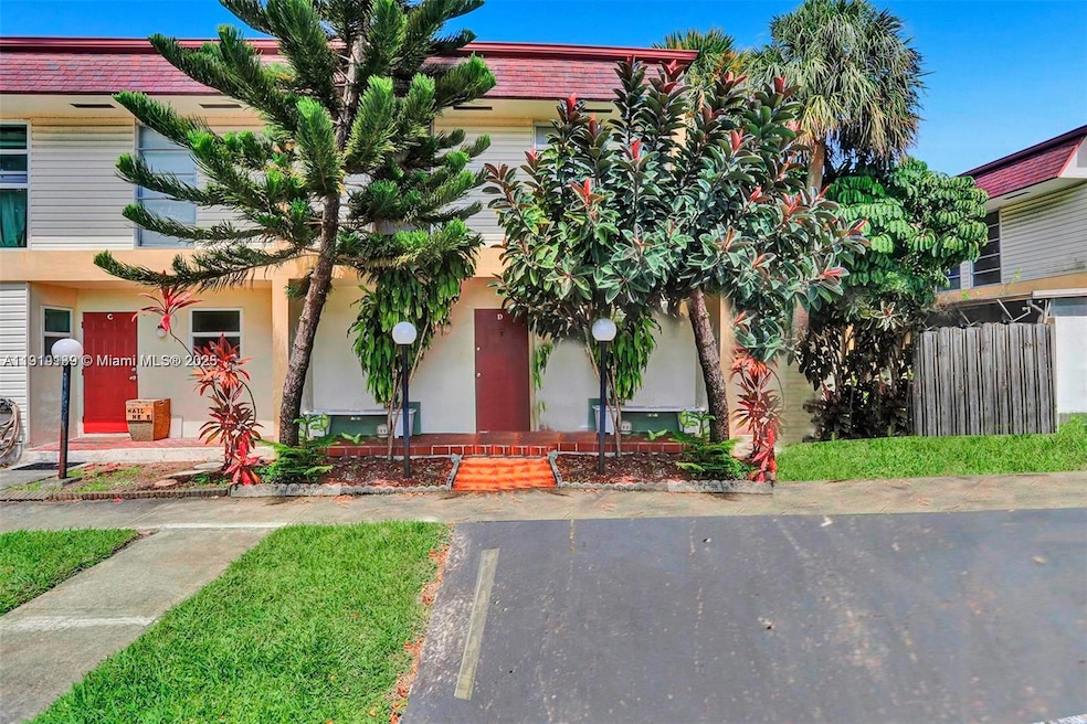 2701 N 34th Ave unit 1D, Hollywood, FL 33021 - photo 1