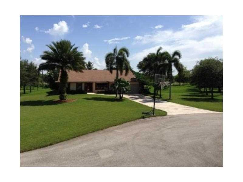 11924 SW 44 St, Davie, FL 33330 - photo 1