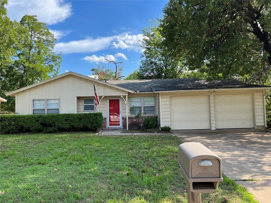 725 Oak Dr, Hurst, TX 76053 - photo 1