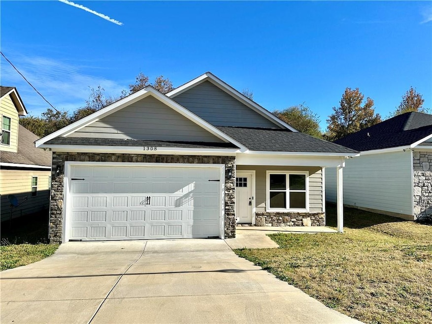 1308 Ingersoll Dr, Phenix City, AL 36867 - photo 1