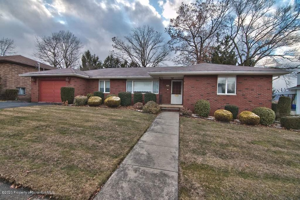 908 Johns Dr, Moosic, PA 18507 - photo 1