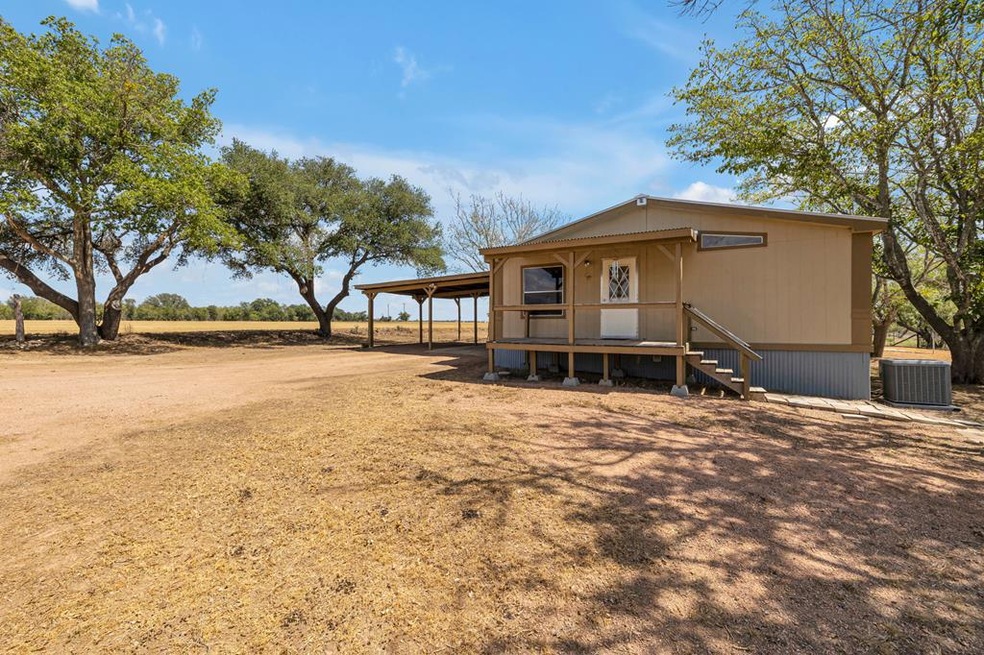 216 Hamilton Ln, Fredericksburg, TX 78624 - photo 1