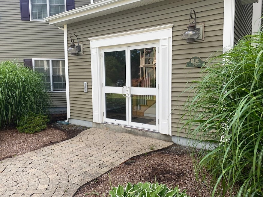 215 Longmeadow Rd unit 303, Taunton, MA 02780 - photo 1