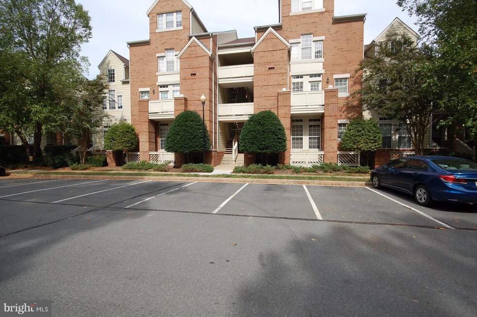 1314 Garden Wall Cir unit 210, Reston, VA 20194 - photo 1