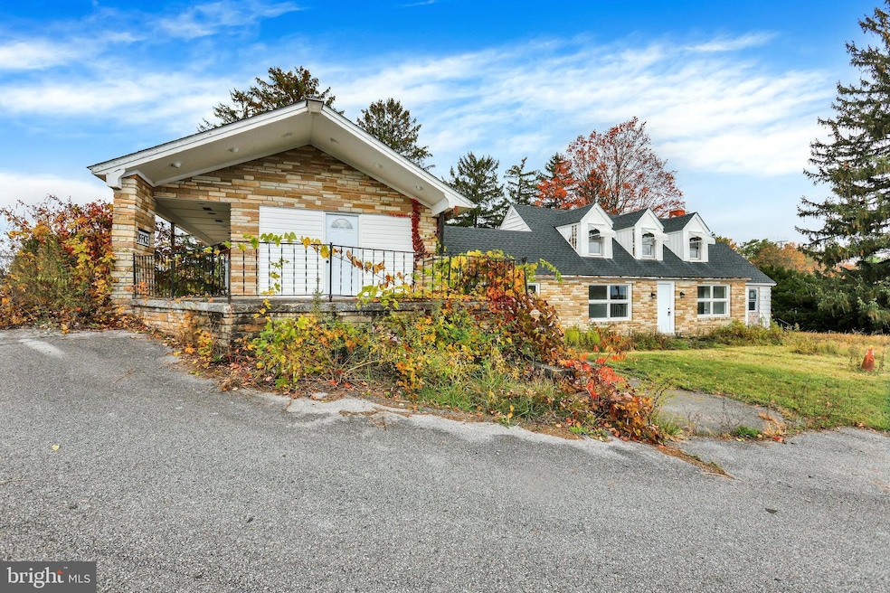 664 S Breezewood Rd, Breezewood, PA 15533 - photo 1