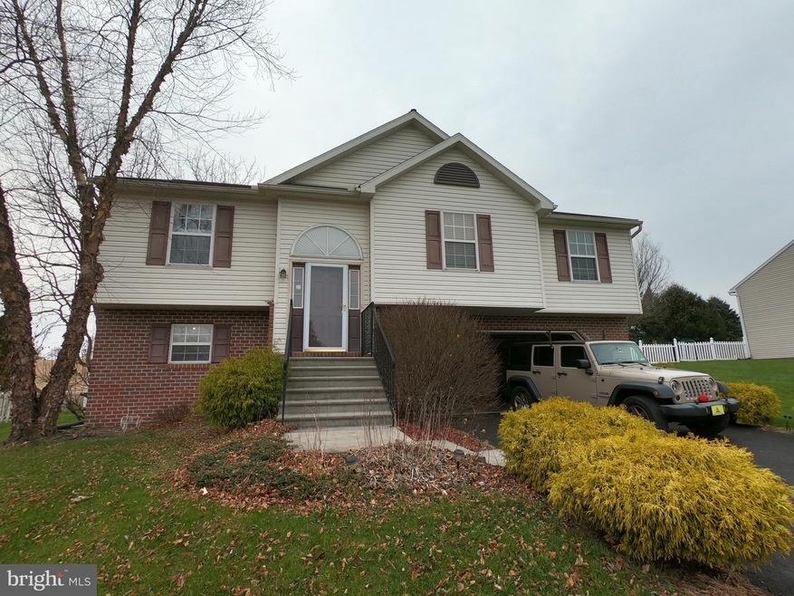 329 Winding Way, Womelsdorf, PA 19567 - photo 1