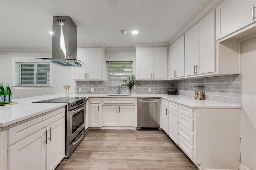 709 Bedford Ct W, Hurst, TX 76053 - photo 1