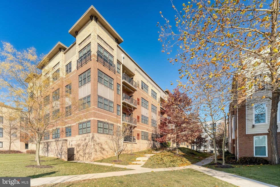 9523 Bastille St unit 207, Fairfax, VA 22031 - photo 1