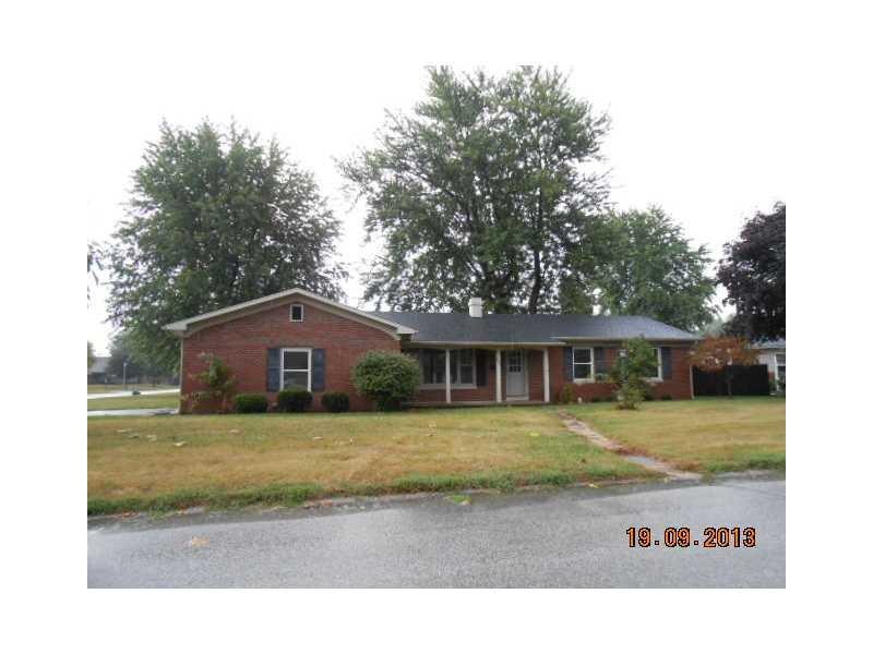 801 Maple Dr, Frankfort, IN 46041 - photo 1