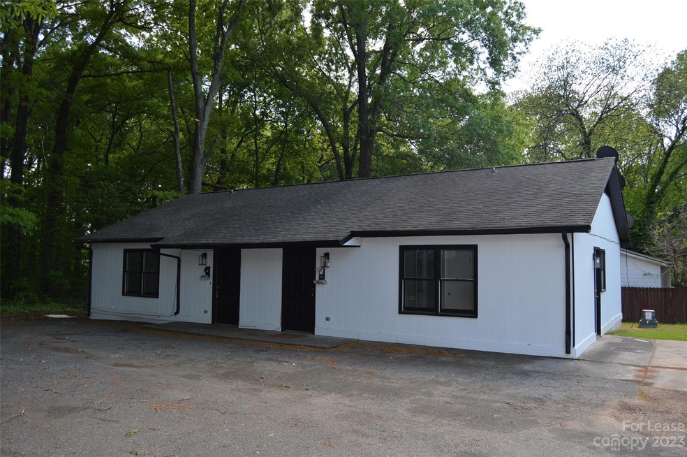 645 W Sharpe St, Statesville, NC 28677 - photo 1