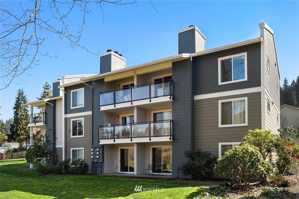 View from the Sammamish River side of the condo building, beautiful parklike setting.