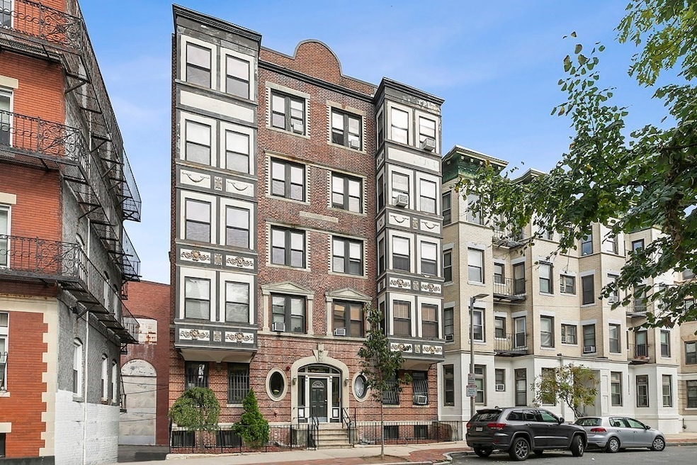 75 Burbank St unit 505, Boston, MA 02115 - photo 1