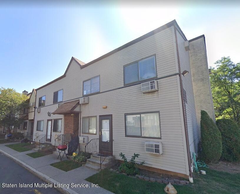 360 Barlow Ave unit 33, Staten Island, NY 10308 - photo 1