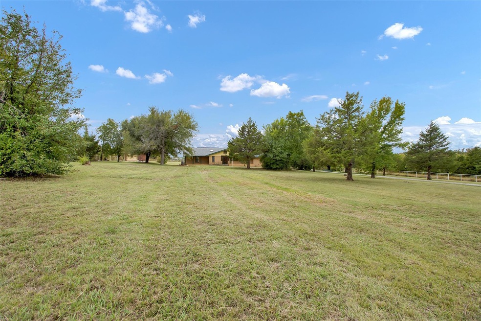 454 Glenwood Dr, Denison, TX 75020 - photo 1