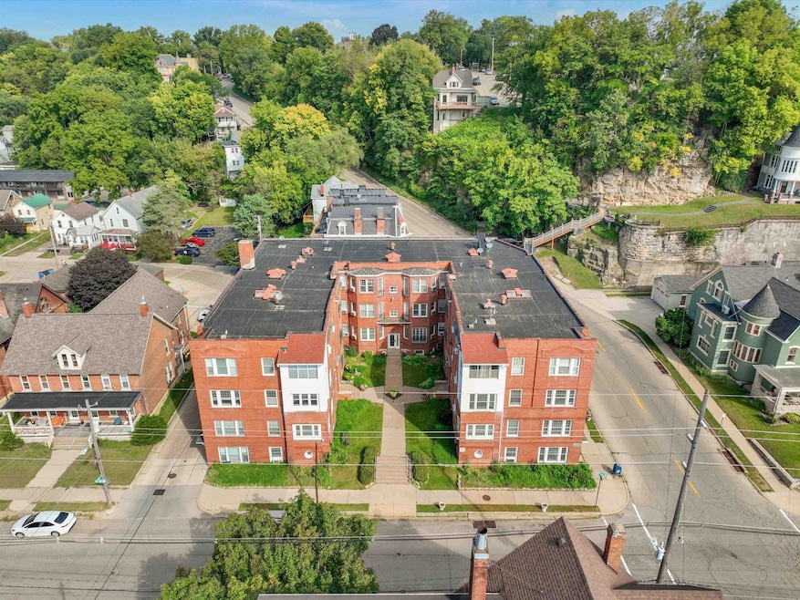 201 W 17th St, Dubuque, IA 52001 - photo 1