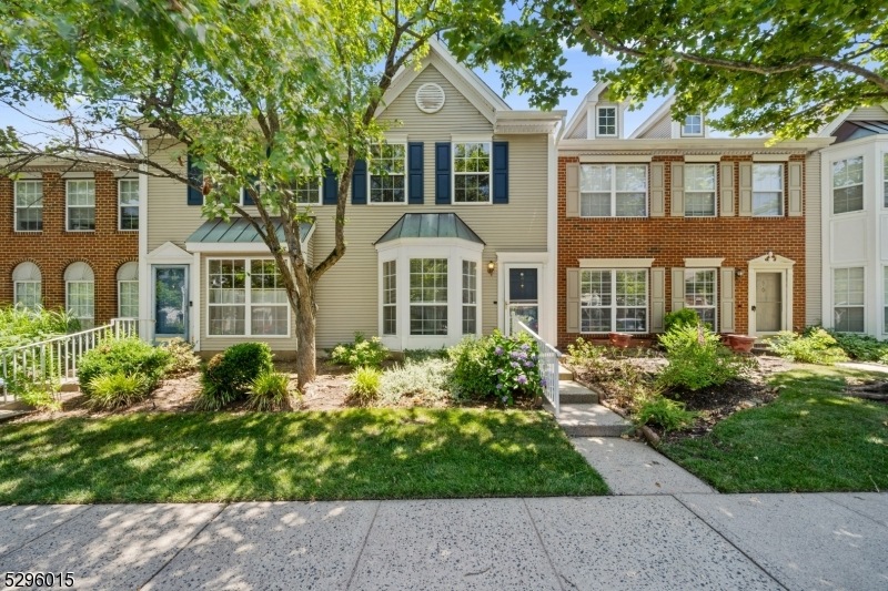 8 Hudson Ct, Franklin Park, NJ 08823 - photo 1