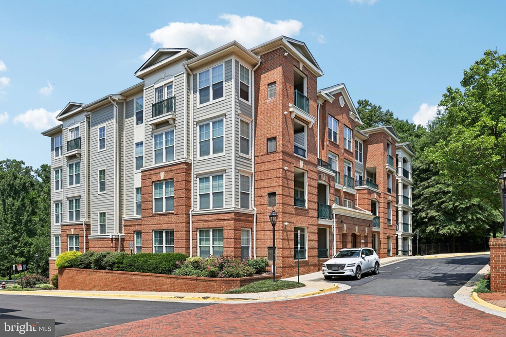 Saintbury Plaza Condominium unit 206, Fairfax, VA 22031 - photo 1