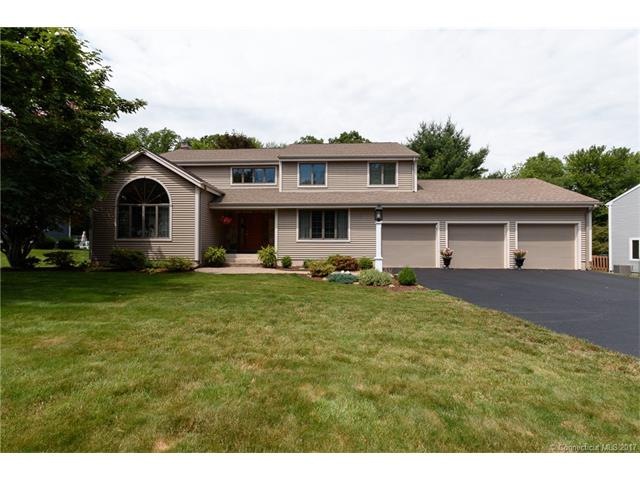 Outstanding custom colonial in mint condition situ