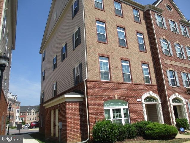 902 Hall Station Dr unit 104, Bowie, MD 20721 - photo 1