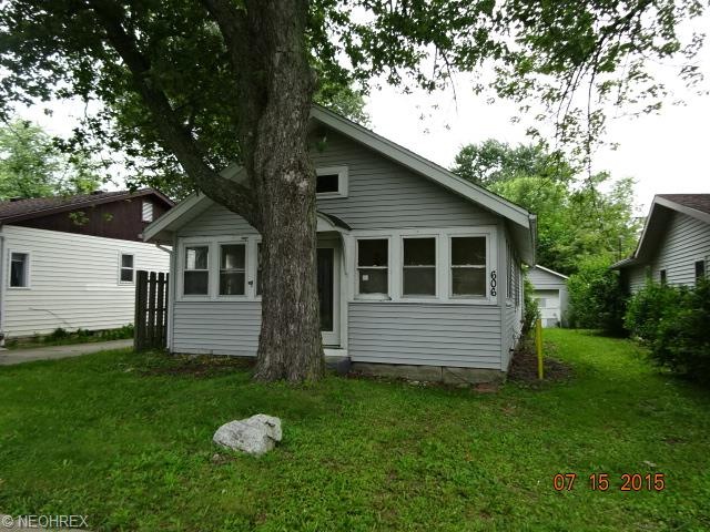 606 Kenilworth Ave, Sheffield Lake, OH 44054 - photo 1