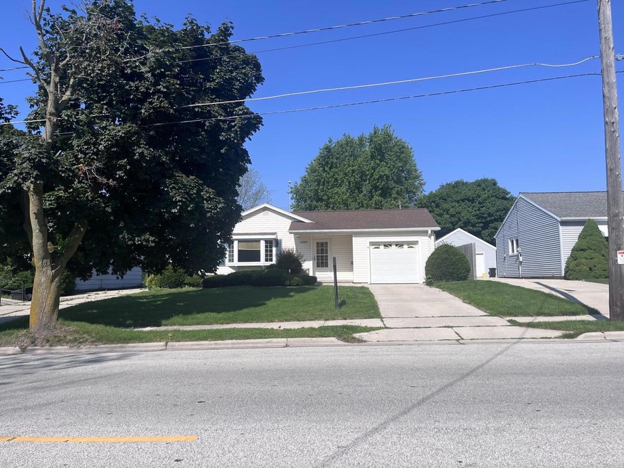 1320 N 8th St, Manitowoc, WI 54220 - photo 1